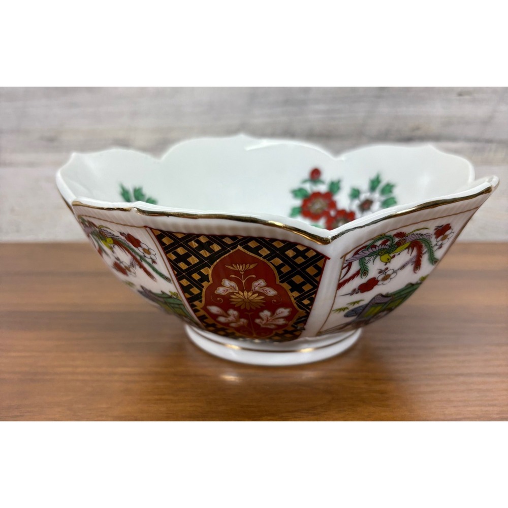 Imari Porcelain Bowl Hand‎ Painted 7" Diameter Gold Trim Scalloped Edge Vintage